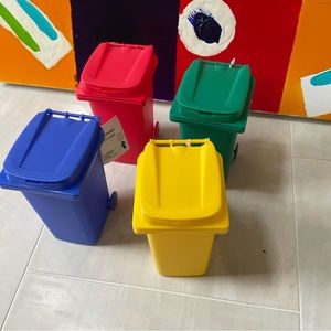Bundle of 4 Pencil Holders in Four Primary Colors
